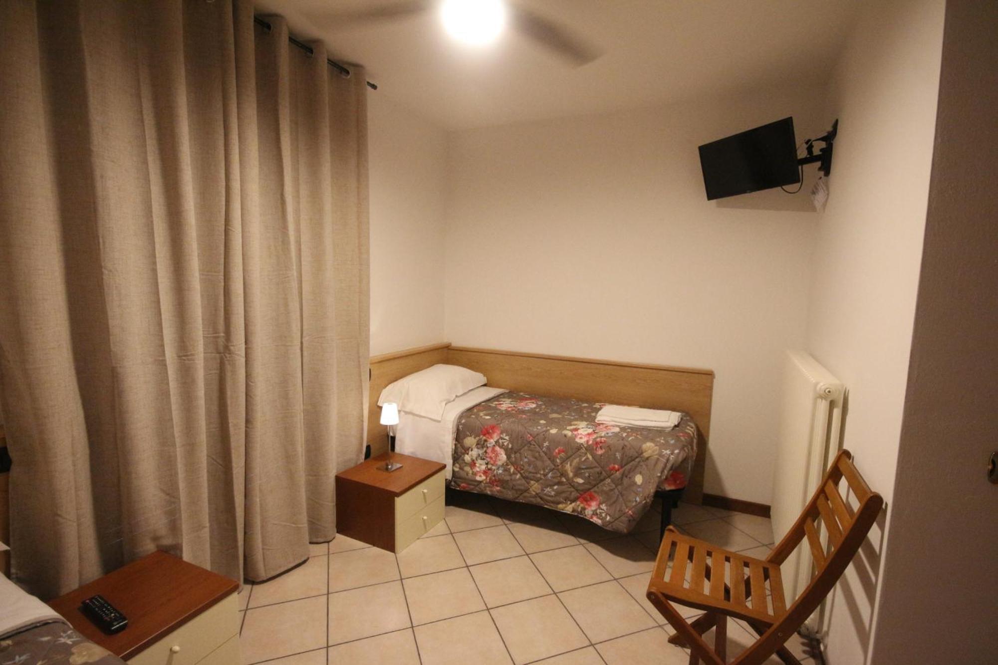 B&B Casa Wanda Since 1999 Riva del Garda Quarto foto