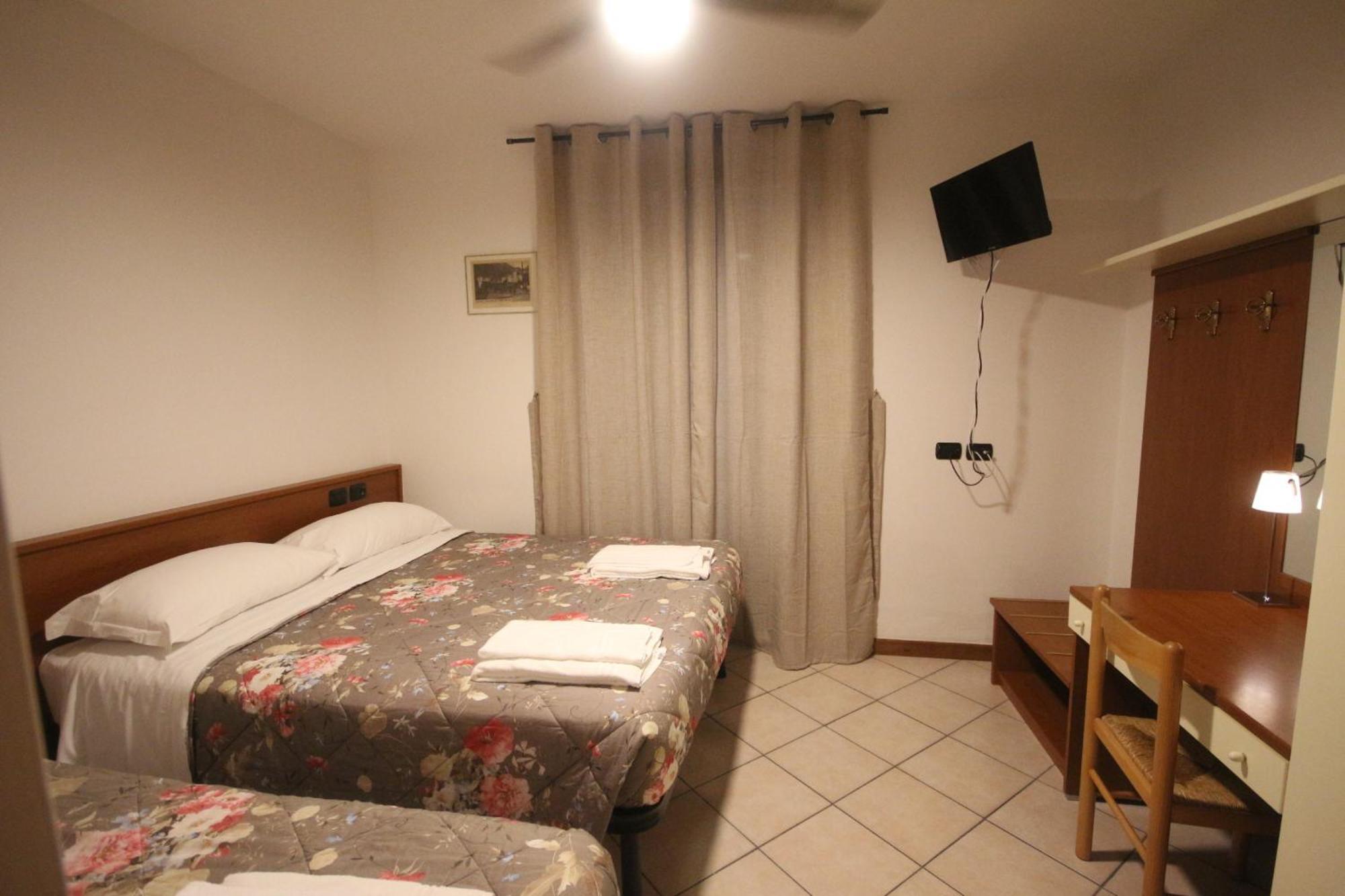 B&B Casa Wanda Since 1999 Riva del Garda Quarto foto